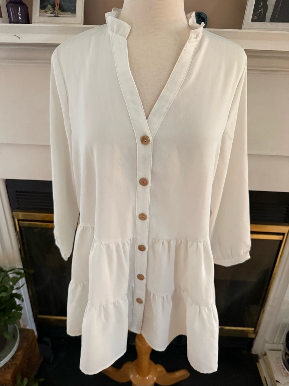 entro Cream Button-Front Tiered Peasant Blouse